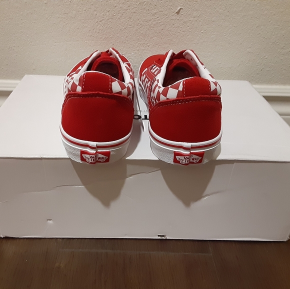 Vans - Picture 3 of 4